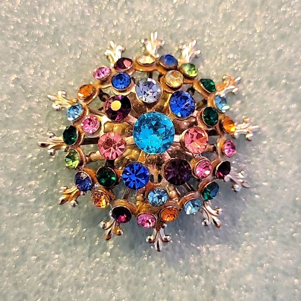 Vintage brooch/pin